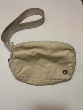 lululemon Cream Mesh Organizer Pouch